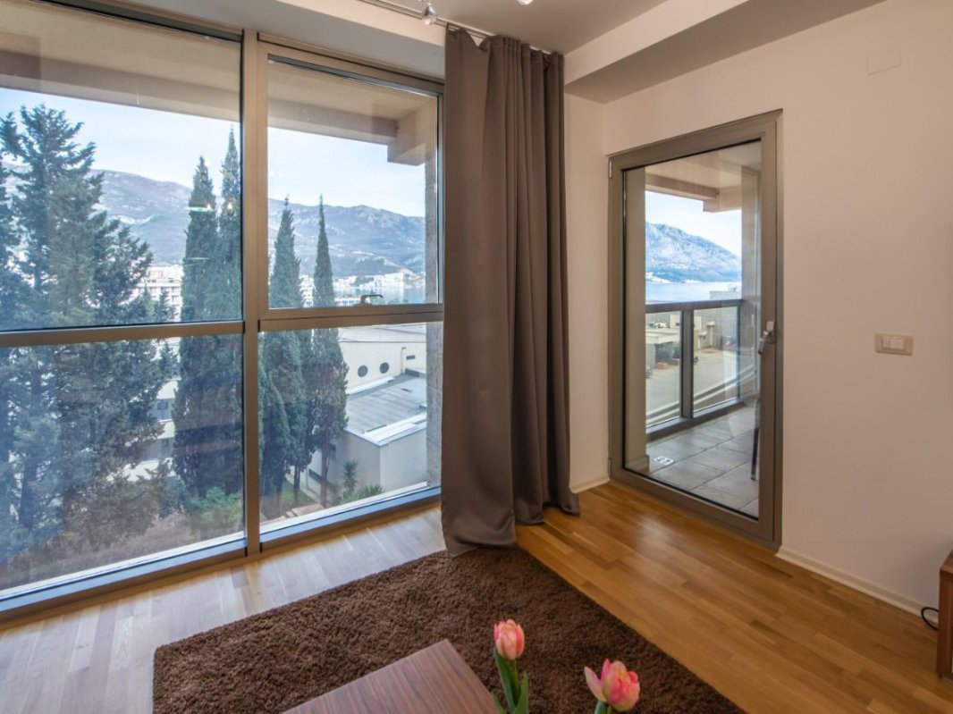 2 bedroom apartment for rent in Harmony building