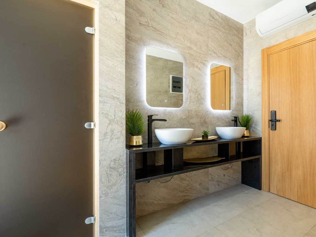 1 or 2 bedroom apartments in a building with sauna and swimming pool in Becici