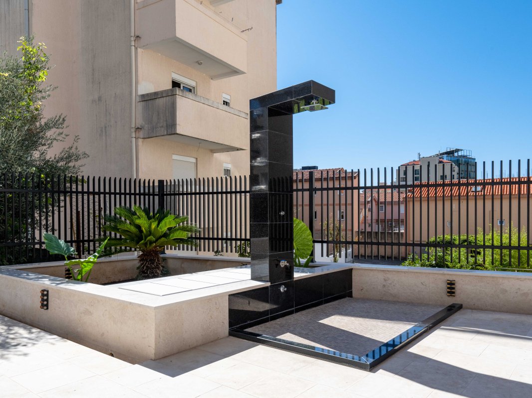 1 & 2-Bedroom Apartments in the Apart-Complex, Bečići — For Rent