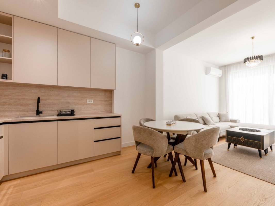 One-bedroom apartment with sea view for rent — Budva, Becici