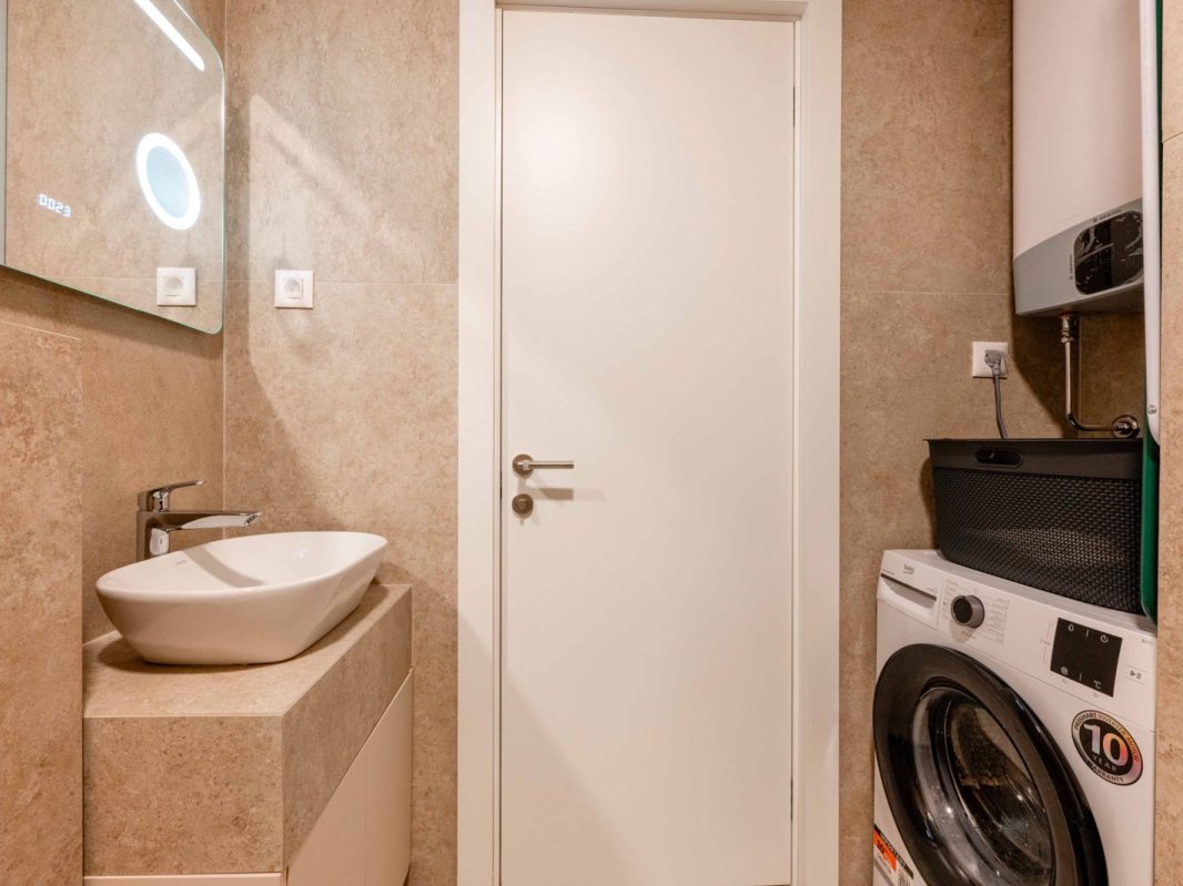 One-bedroom apartment with sea view for rent — Budva, Becici