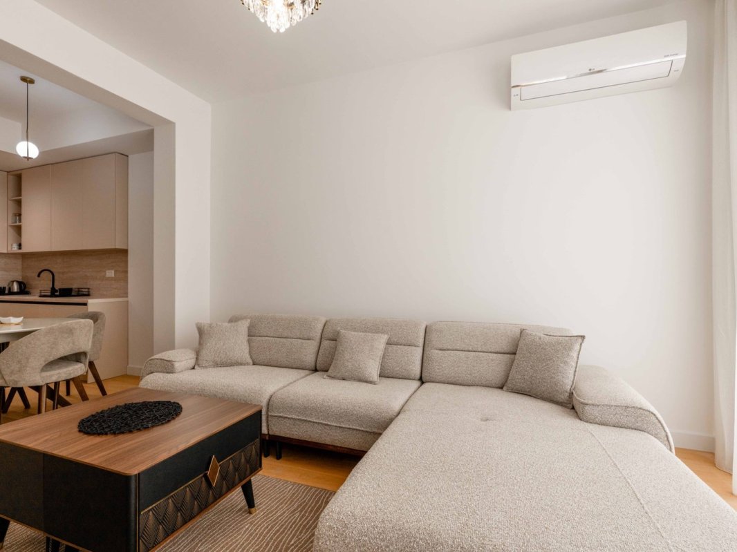 One-bedroom apartment with sea view for rent — Budva, Becici