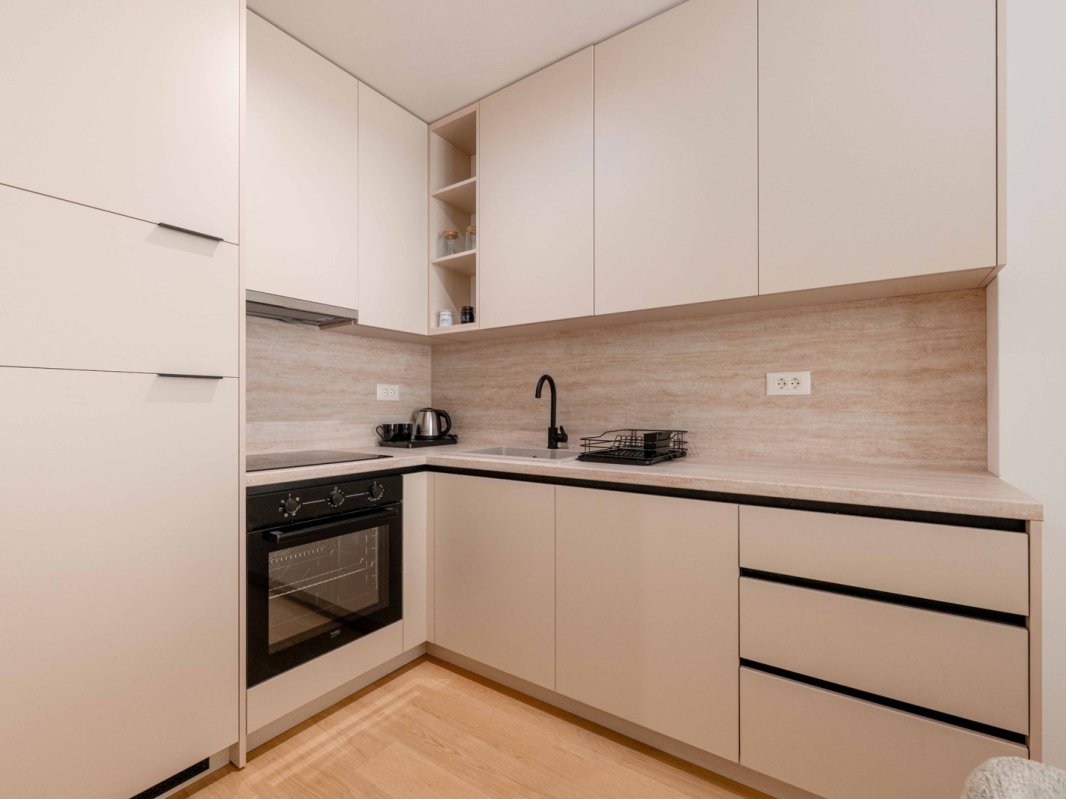 One-bedroom apartment with sea view for rent — Budva, Becici