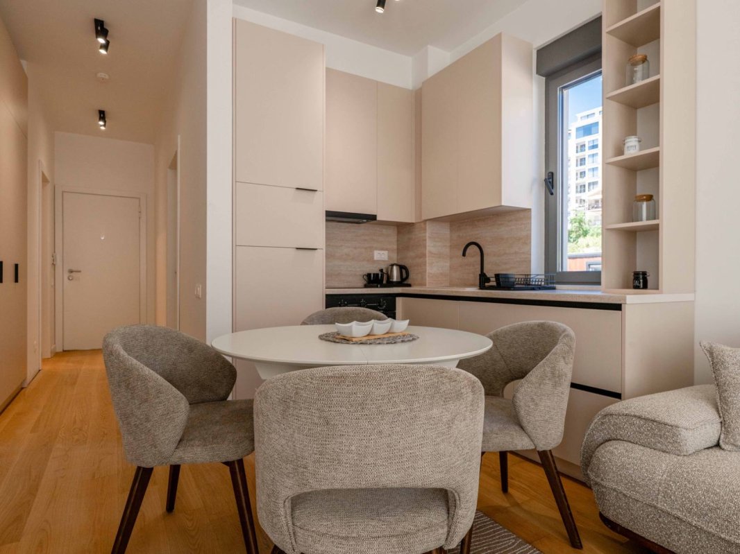 One-bedroom apartment with sea view for rent — Budva, Becici