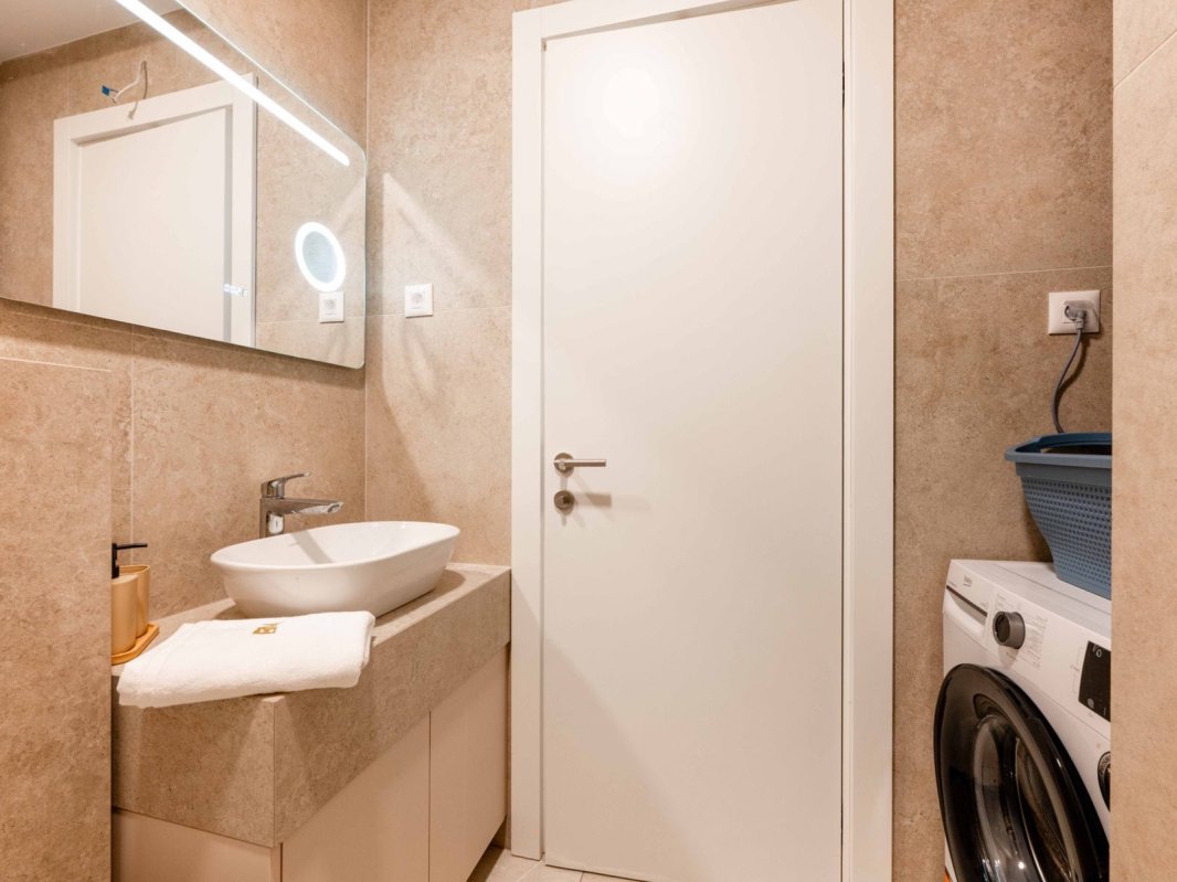 One-bedroom apartment with sea view for rent — Budva, Becici
