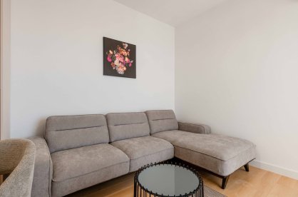 One-bedroom apartment with sea view for rent — Budva, Becici