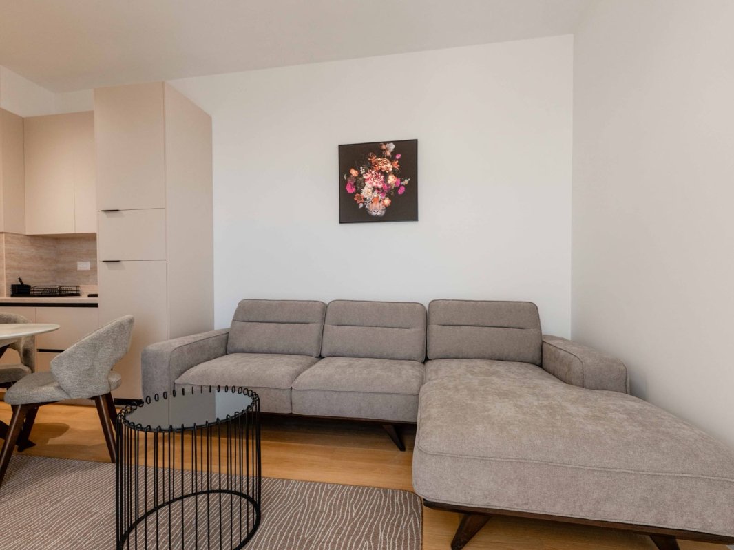 One-bedroom apartment with sea view for rent — Budva, Becici