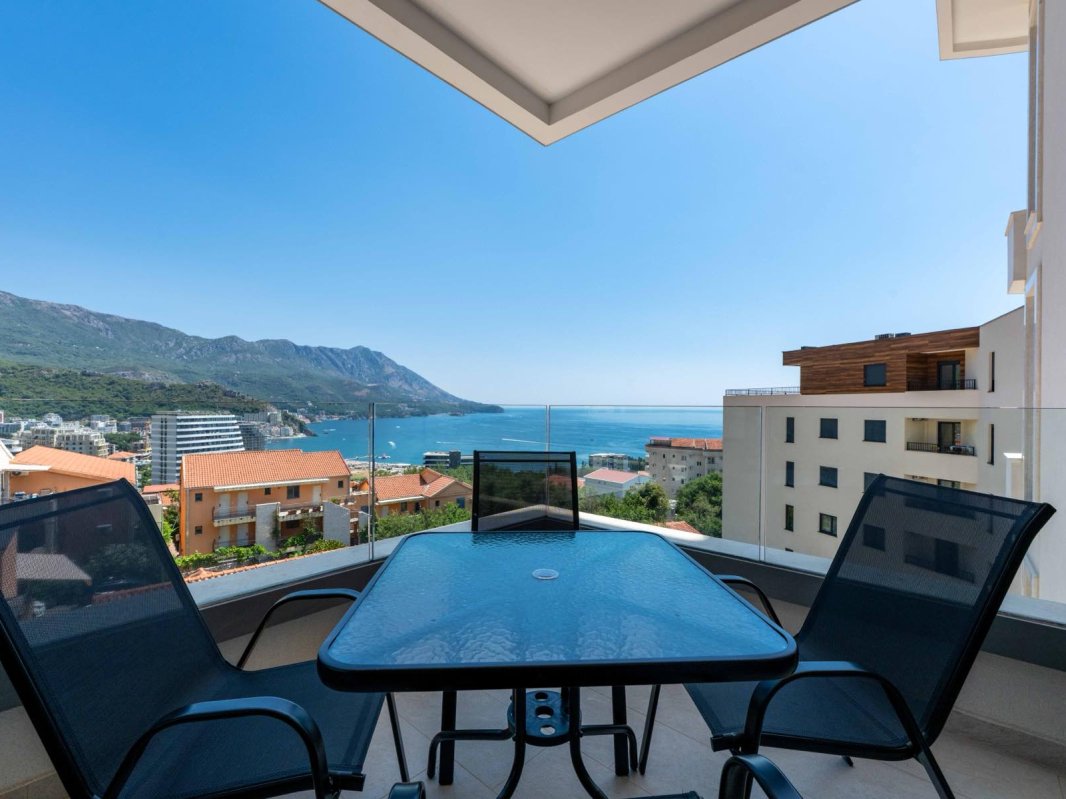 Izdaje se jednosoban stan sa pogledom na more — Budva, Bečići