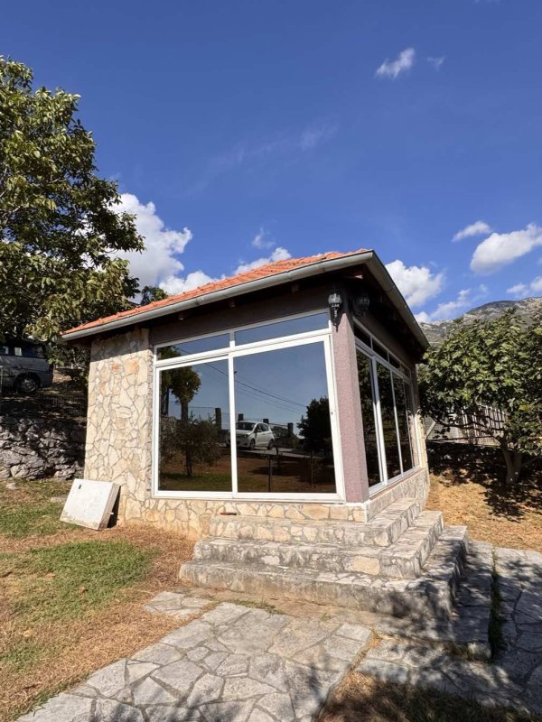 House with Garden and Mountain Views, Pelinovo — For Rent