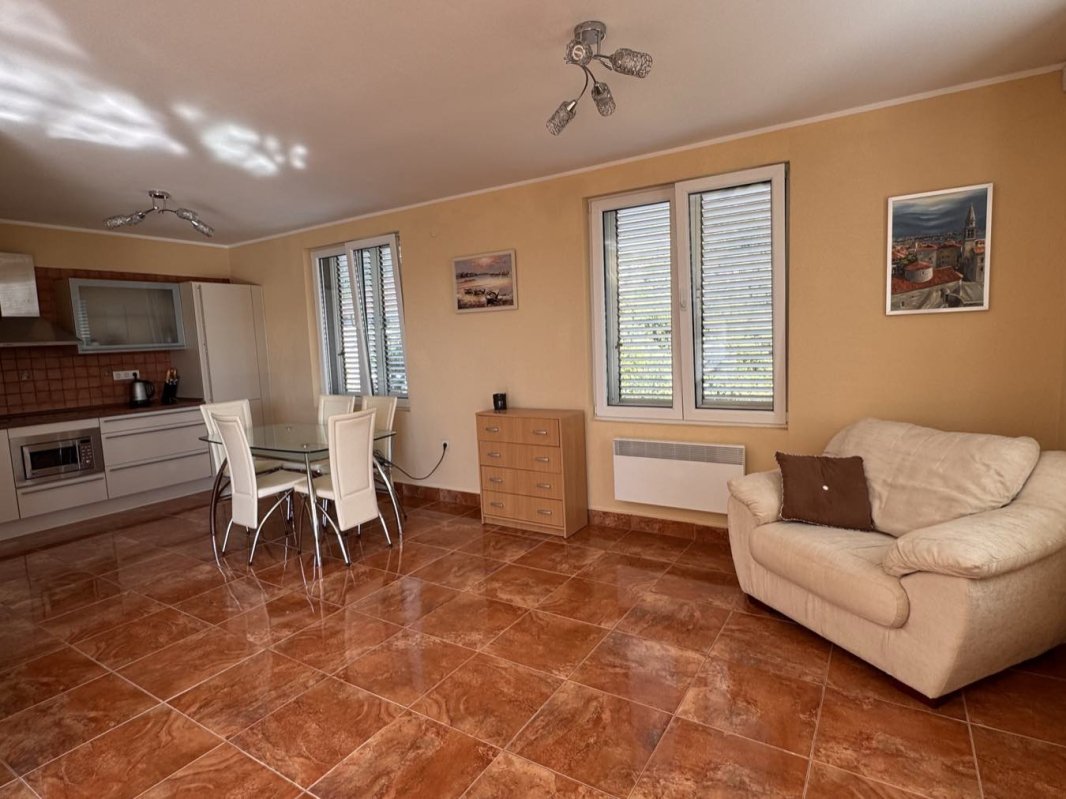House with Garden and Mountain Views, Pelinovo — For Rent