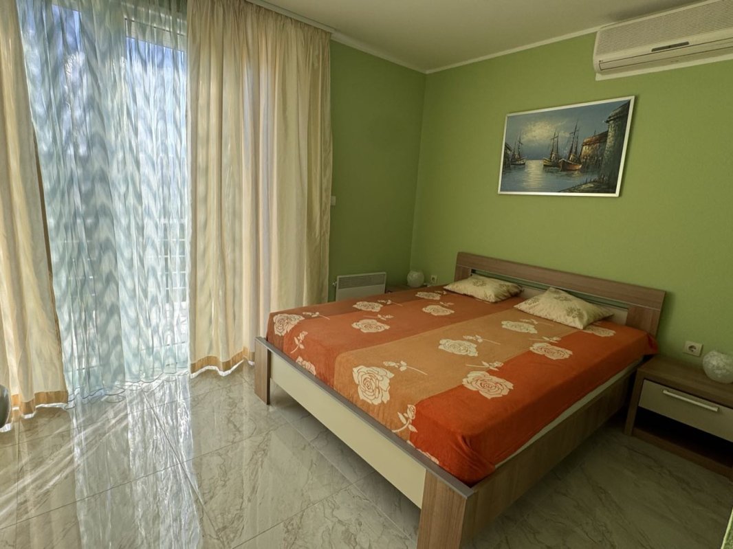House with Garden and Mountain Views, Pelinovo — For Rent
