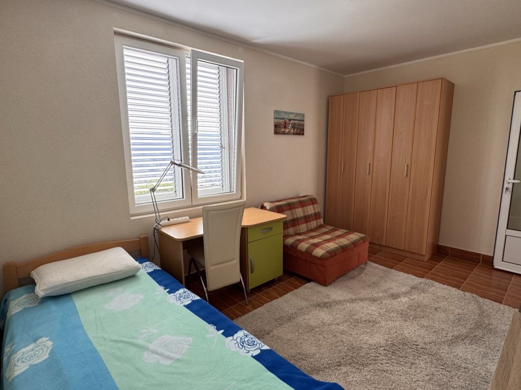 House with Garden and Mountain Views, Pelinovo — For Rent