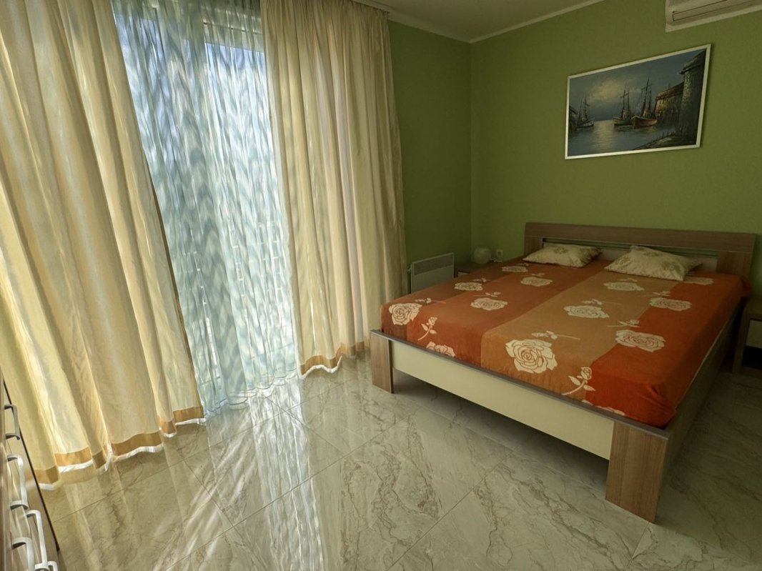 Kuća sa baštom i pogledom na planine, Pelinovo — izdavanje