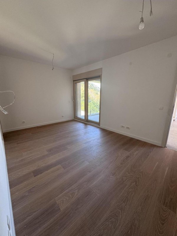 Duplex sa terasom u Pentagon, Kotor — prodaja