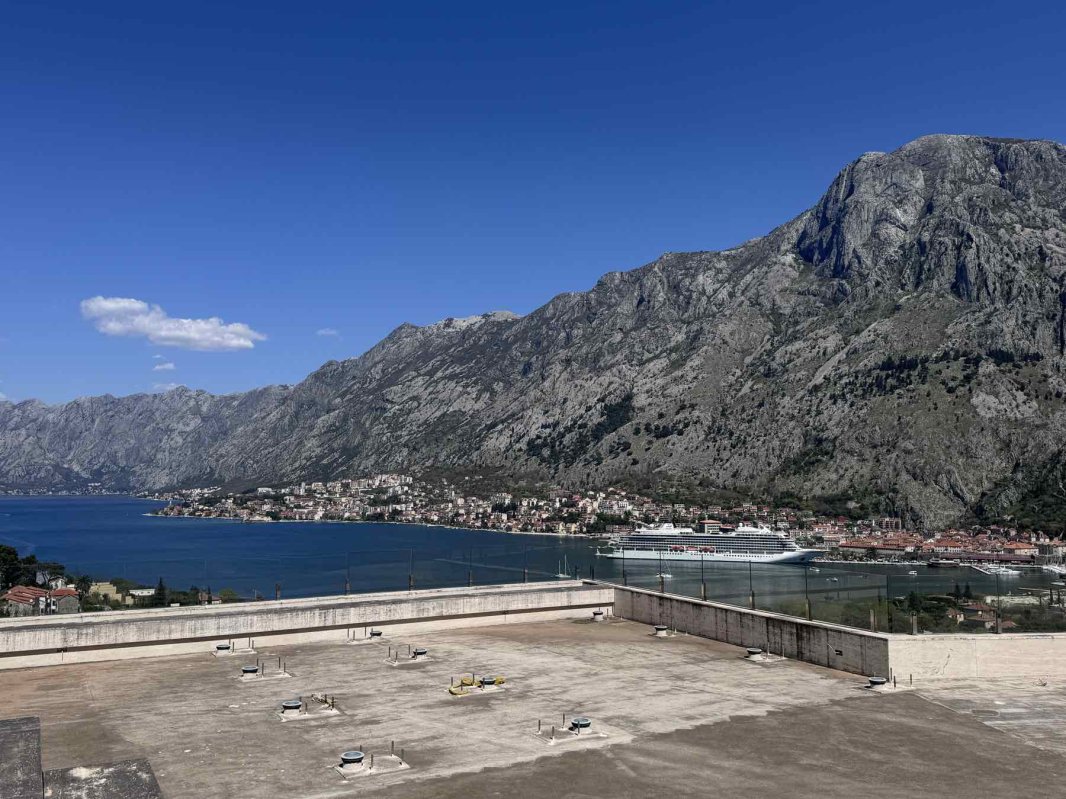 Duplex sa terasom u Pentagon, Kotor — prodaja