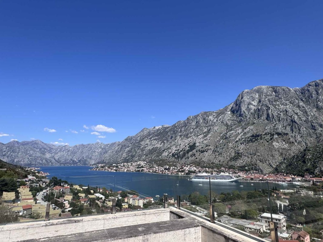Duplex sa terasom u Pentagon, Kotor — prodaja