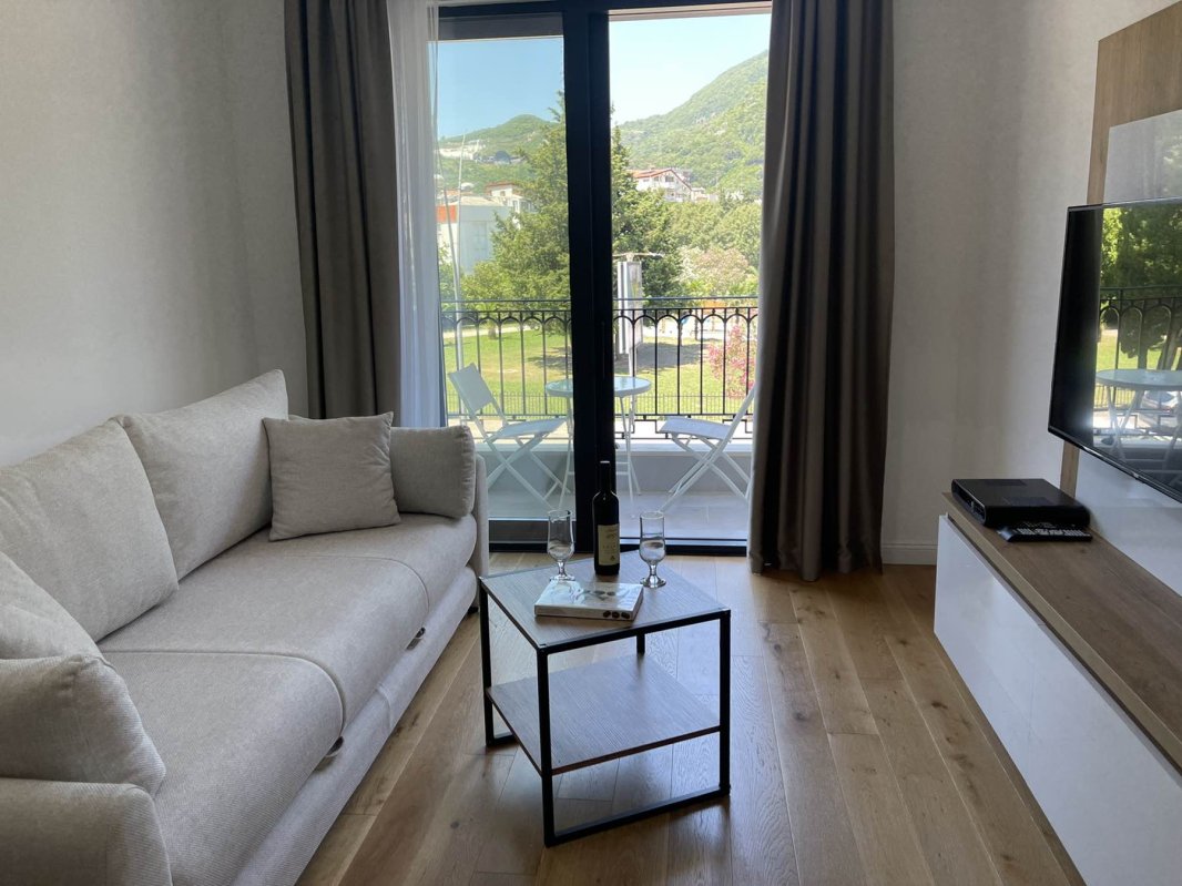 Izdavanje stana sa 1 spavaćom sobom u Budvi, blizu Montefish