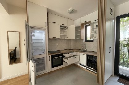 Izdavanje stana sa 2 spavaće sobe u Budvi, blizu Montefish