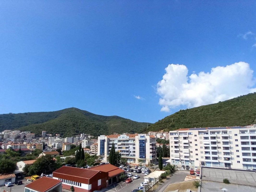 Apartment for Rent with 1 Bedroom in Budva — 5th Floor, near the Bus Station