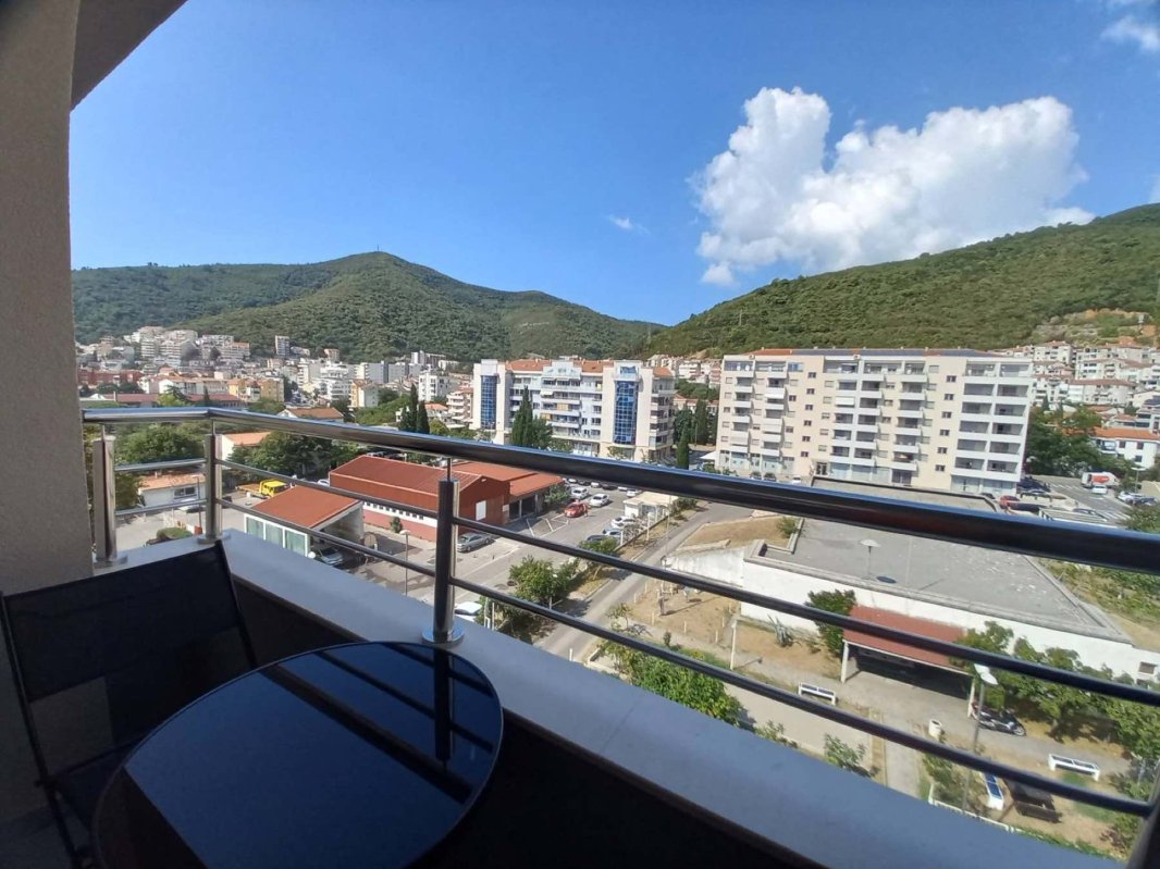 Apartment for Rent with 1 Bedroom in Budva — 5th Floor, near the Bus Station