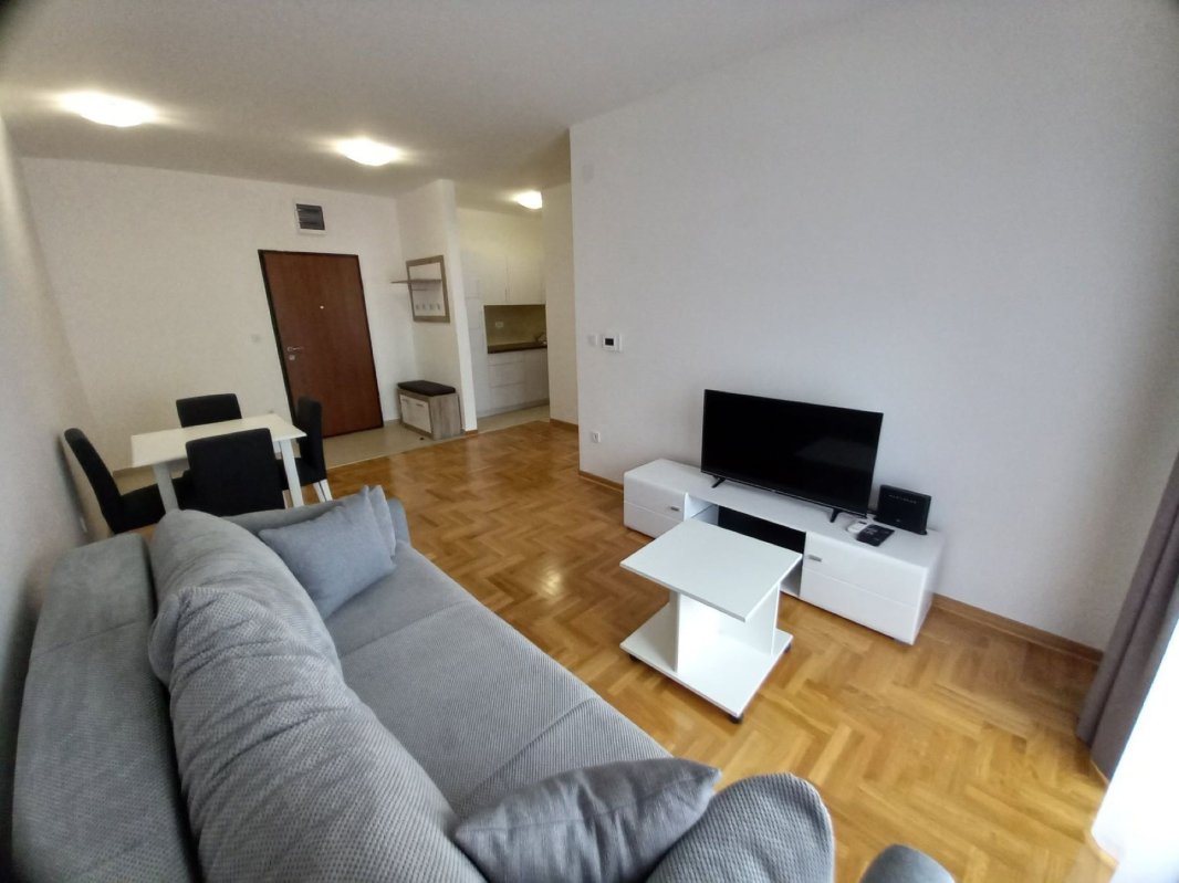 Apartment for Rent with 1 Bedroom in Budva — 5th Floor, near the Bus Station