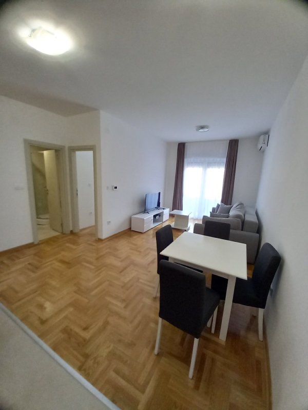 Apartment for Rent with 1 Bedroom in Budva — 5th Floor, near the Bus Station