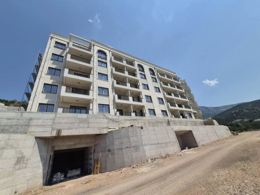 Prodaje se dvosoban stan u novom kompleksu — Dubovica, Budva