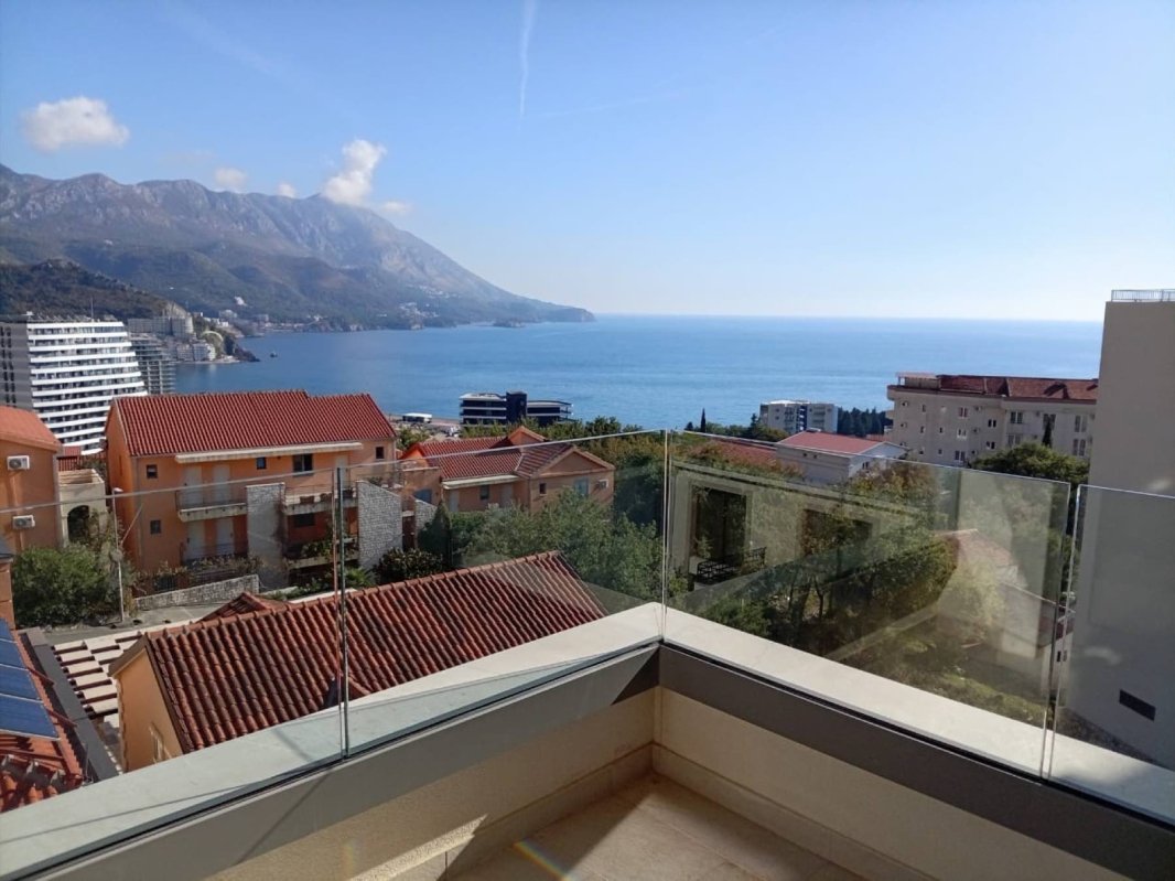 Prodaje se jednosoban stan sa pogledom na more u Montesa Hill — Bečići