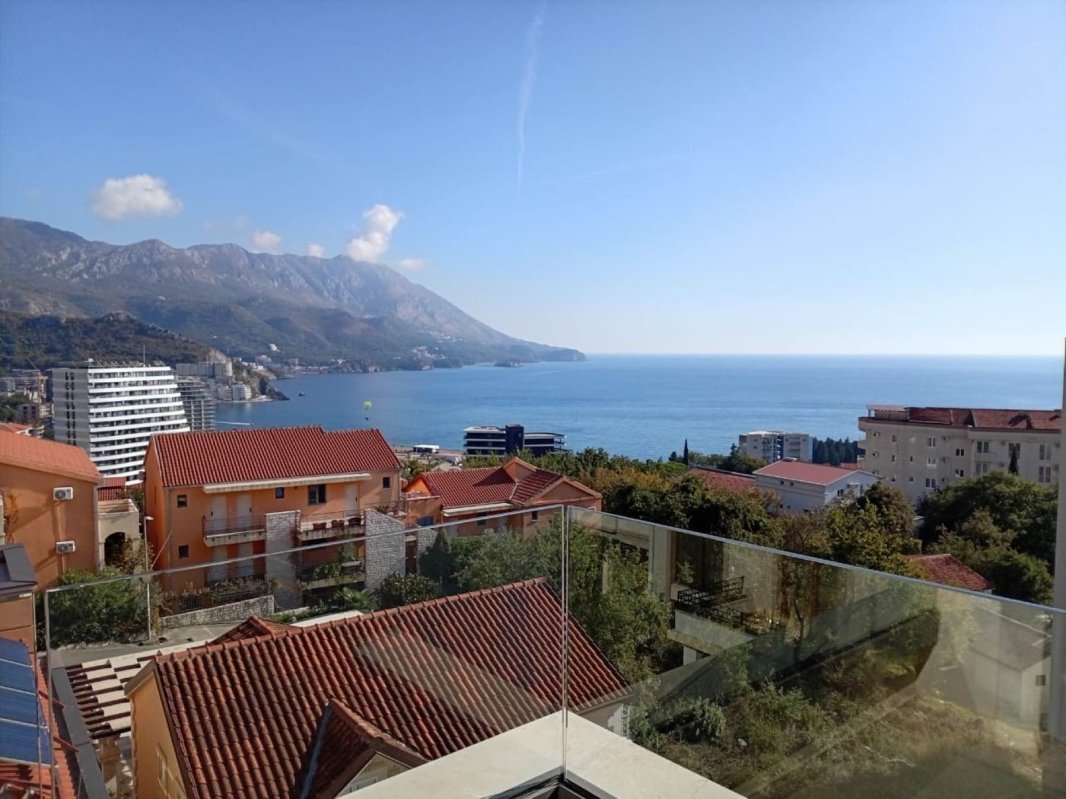 Prodaje se jednosoban stan sa pogledom na more u Montesa Hill — Bečići