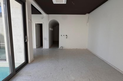 Продаётся коммерческое помещение с панорамными окнами в Montesa Hill — Бечичи