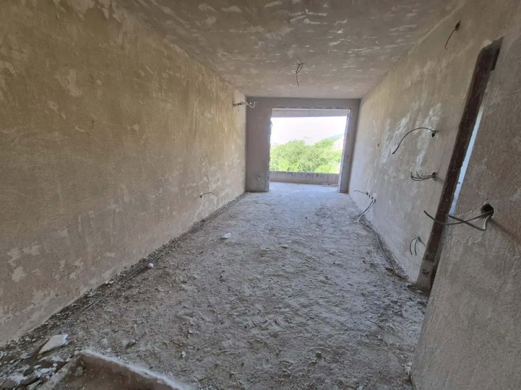 Продаётся квартира с 1 спальней, террасой и видом на море — Бечичи