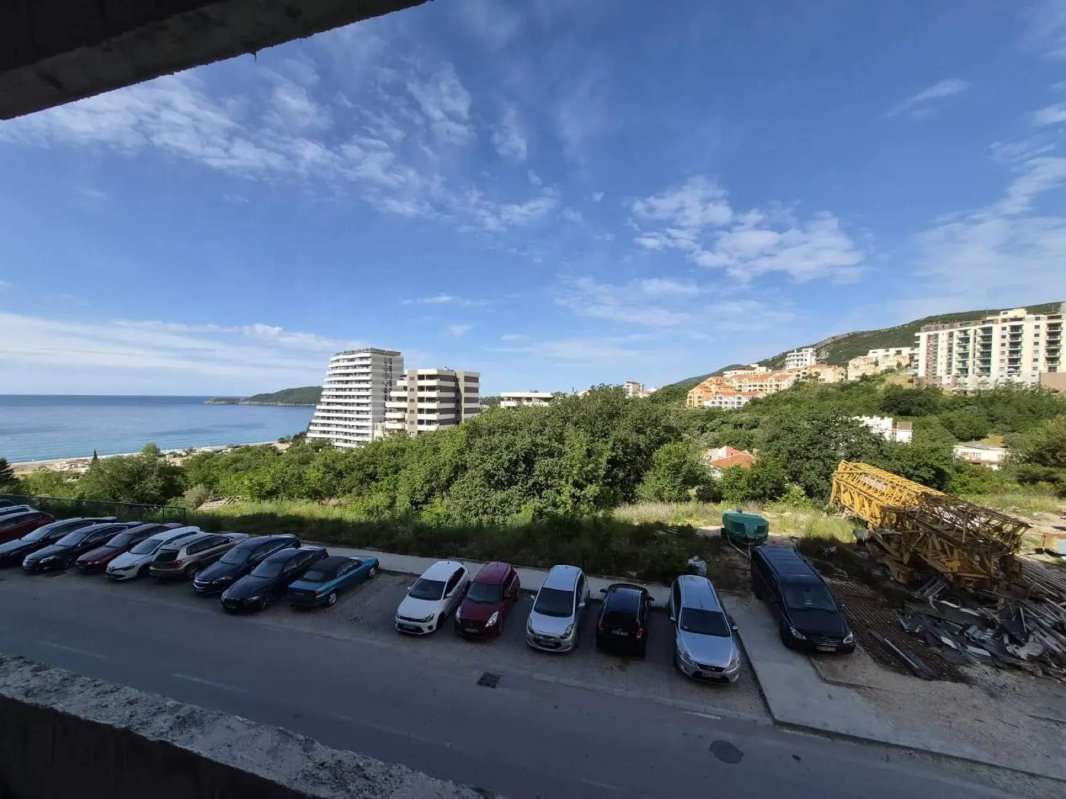 Prodaje se jednosoban stan sa terasom i pogledom na more — Bečići