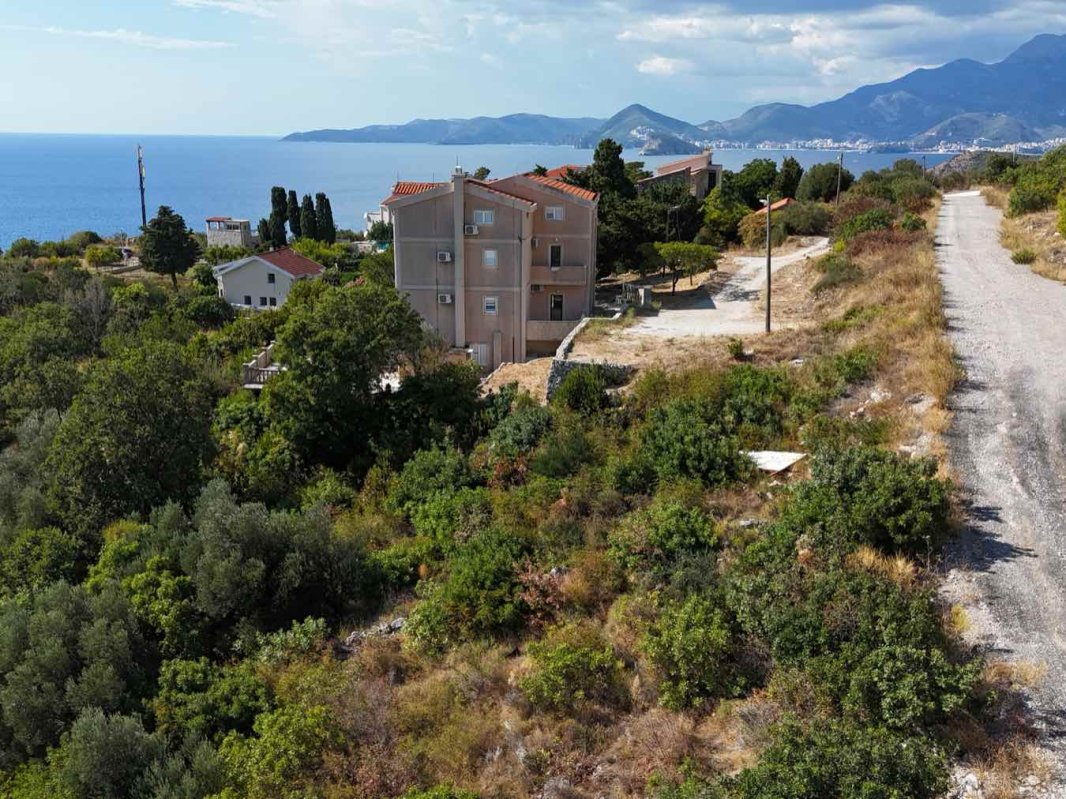 573 m² Plot with Building Permit and Sea View for Sale — Rezevici