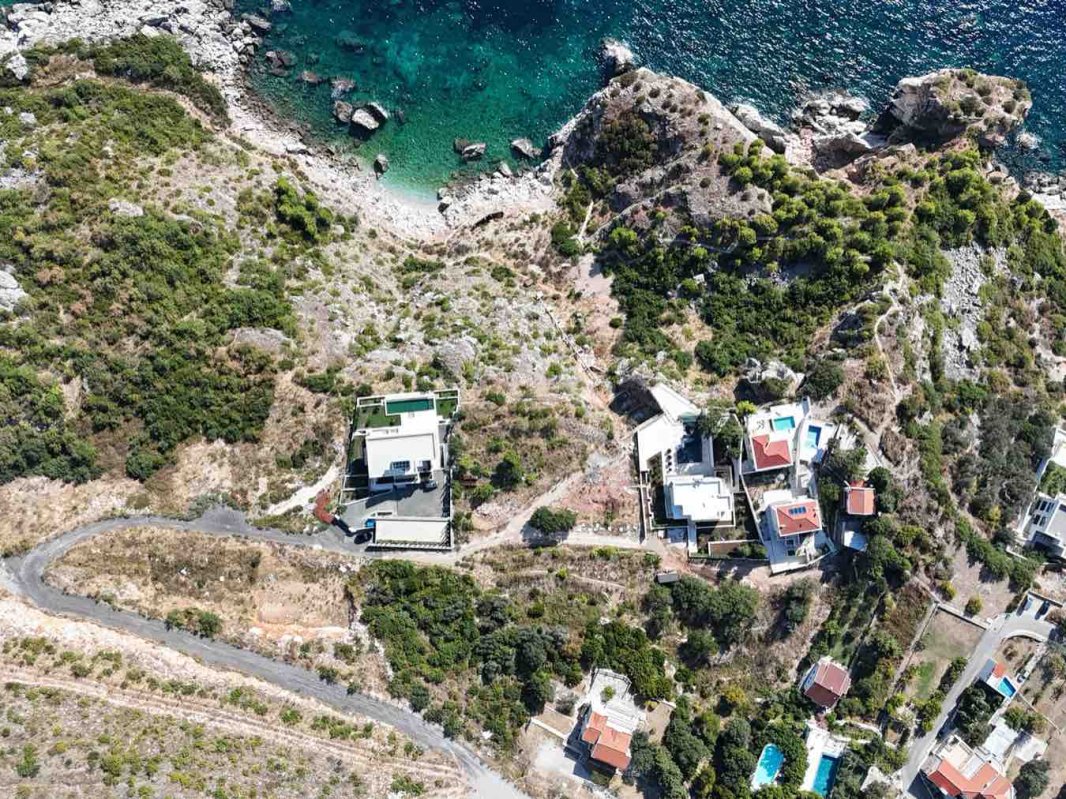 573 m² Plot with Building Permit and Sea View for Sale — Rezevici
