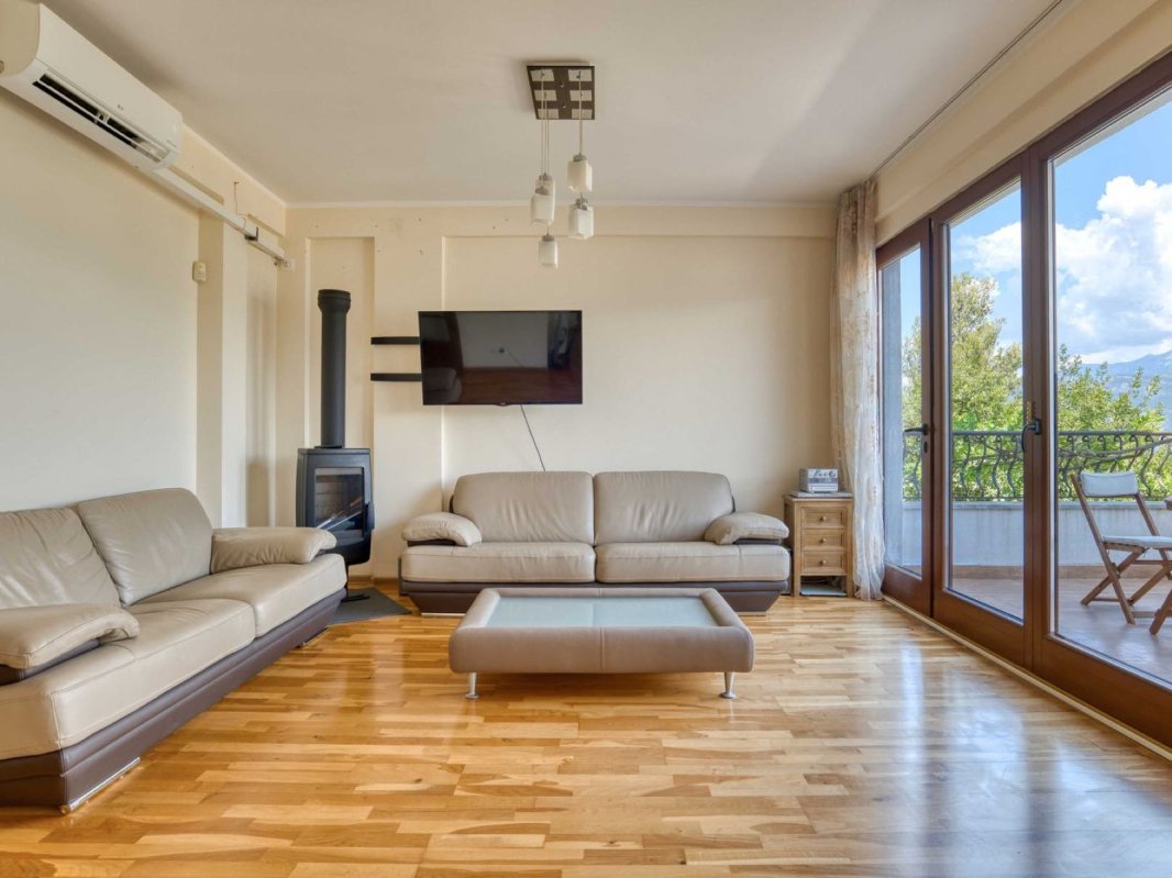 House for Sale with 3 Bedrooms and Sea View — Tivat