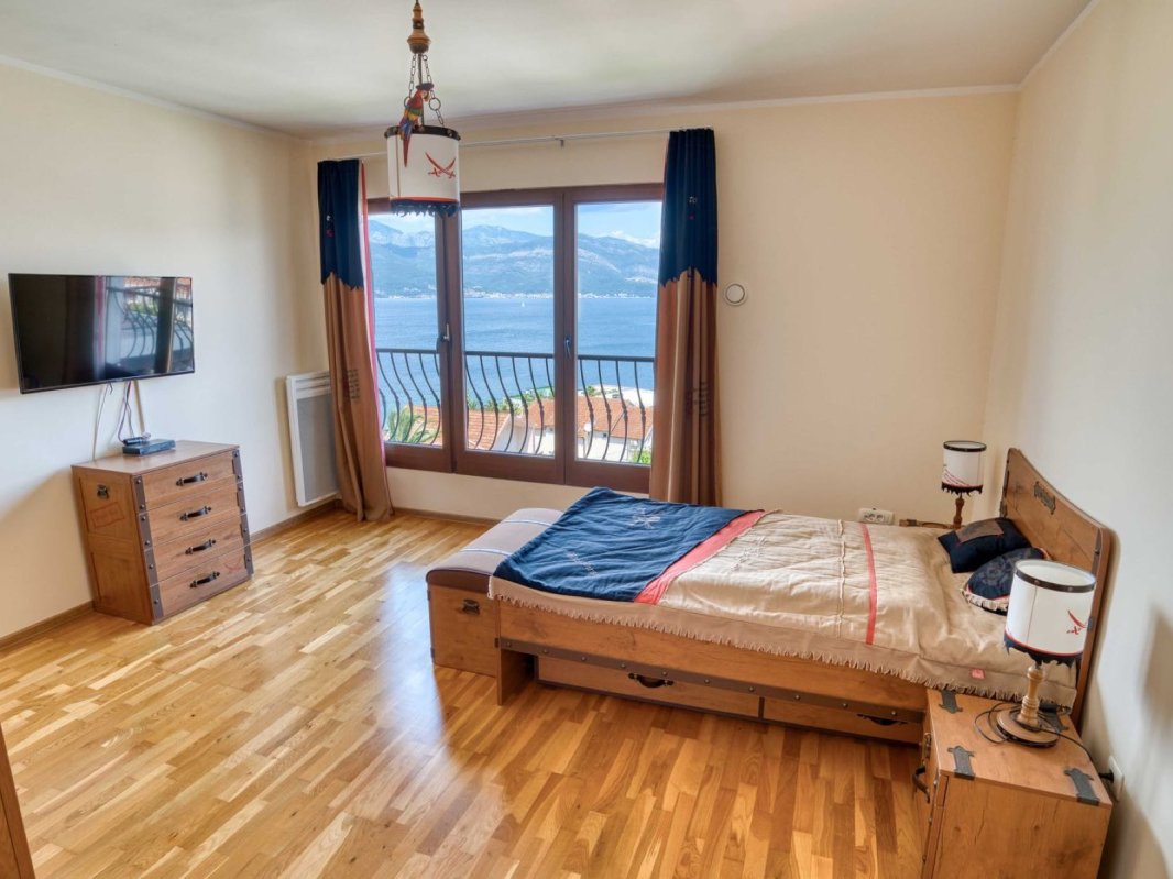 House for Sale with 3 Bedrooms and Sea View — Tivat