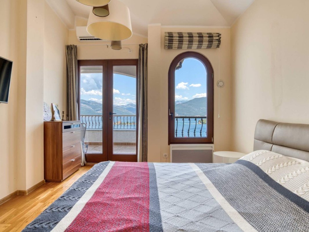 House for Sale with 3 Bedrooms and Sea View — Tivat