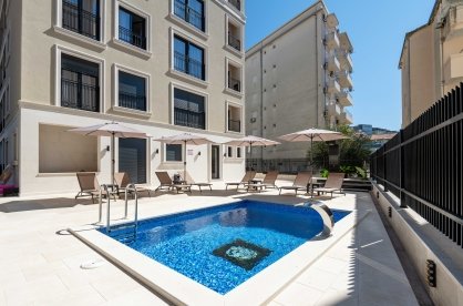 1 or 2 bedroom apartments in a building with sauna and swimming pool in Becici