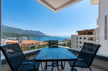 One-bedroom apartment with sea view for rent — Budva, Becici